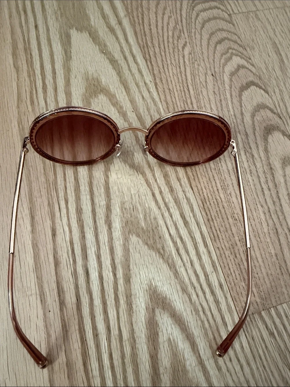 Dolce & Gabbana round silhouette